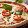 Domatesli salamlı pizza